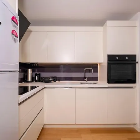 G Tower Modern Near Shopping Center Apartment