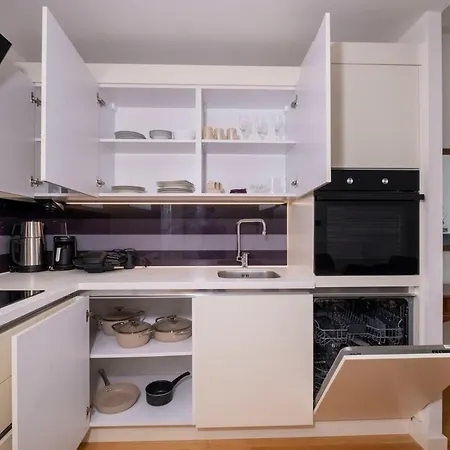 شقة G Tower Modern Near Shopping Center